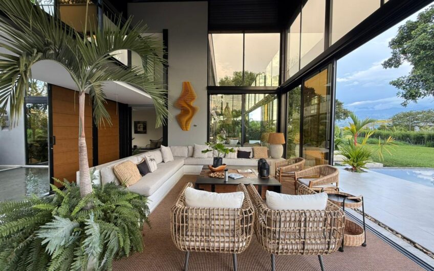 Exclusiva Casa Campestre para la Venta en Sector Aeropuerto de Armenia