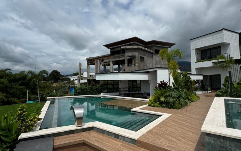 Espectacular Casa Campestre para la Venta en Calarcá