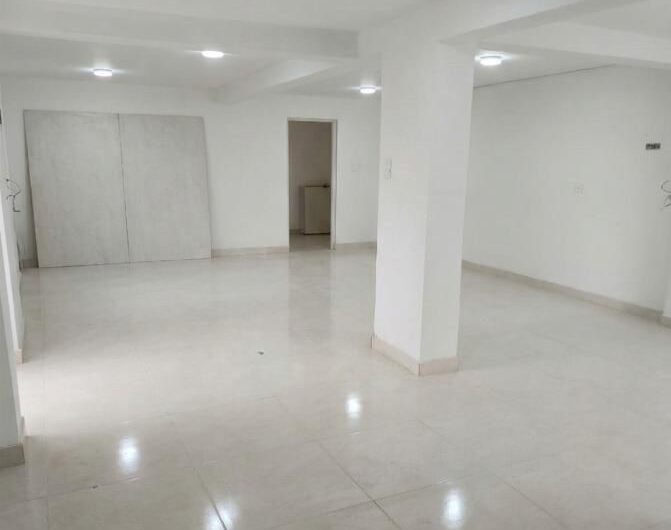 Casa esquinera para la Venta con local comercial y 2 apartaestudios – Alta rentabilidad en Mercedes del Norte