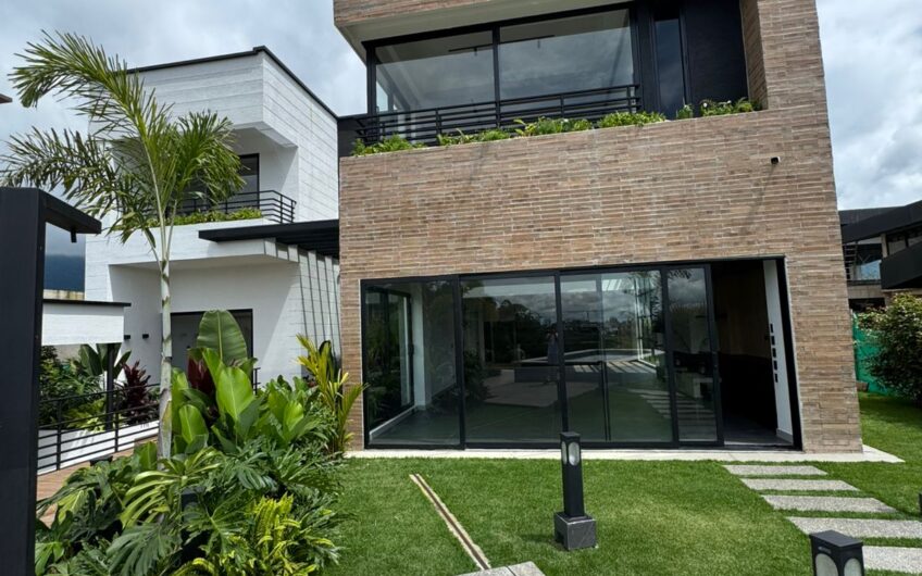 Espectacular Casa Campestre para la Venta en Calarcá