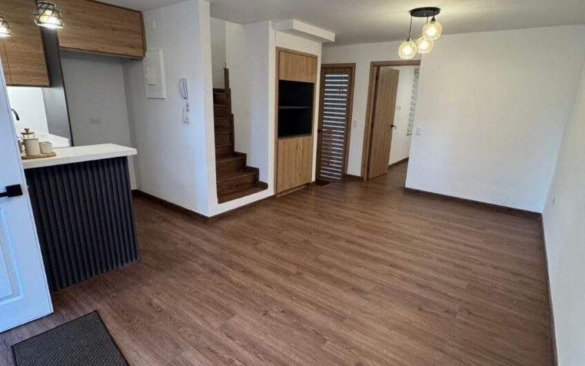 Casa de dos niveles para la Venta en la Avenida 19 norte