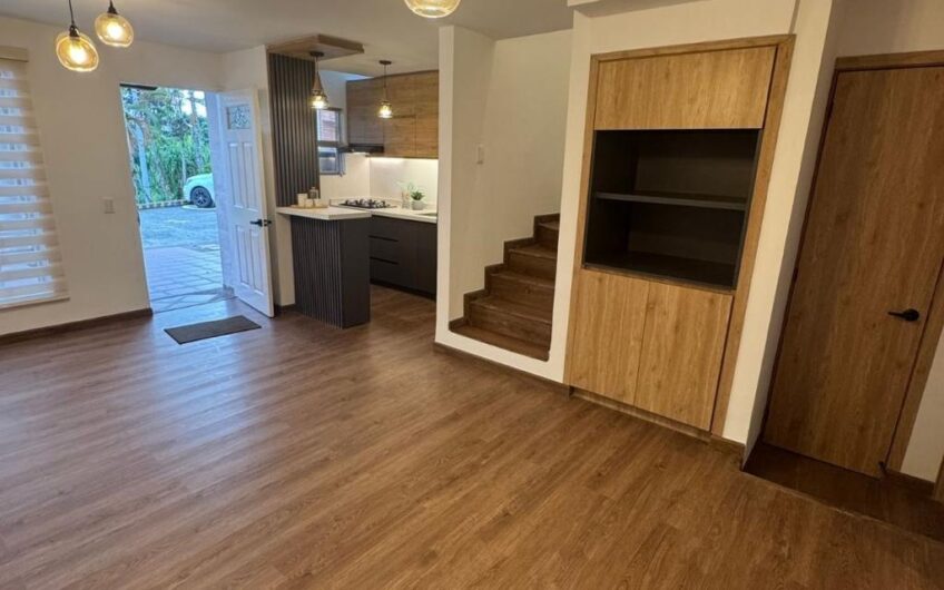 Casa de dos niveles para la Venta en la Avenida 19 norte