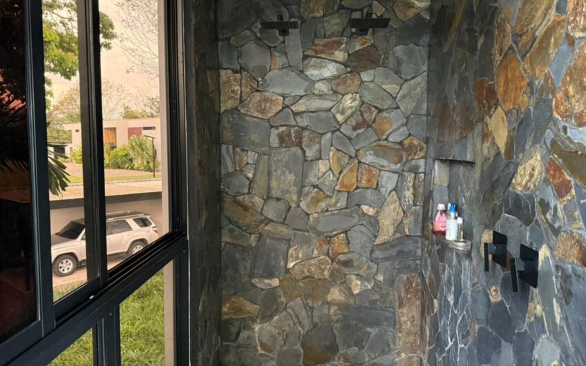 Exclusiva Casa Campestre para la Venta en Sector Aeropuerto de Armenia