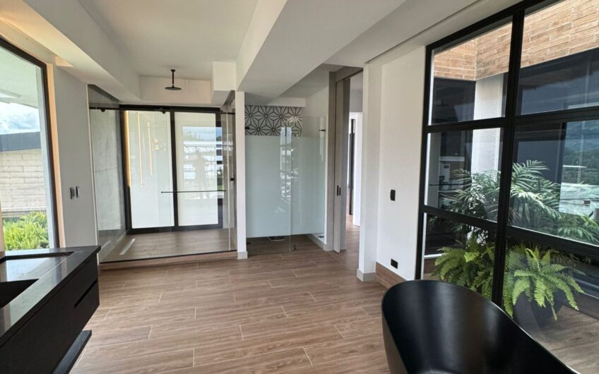 Espectacular Casa Campestre para la Venta en Calarcá