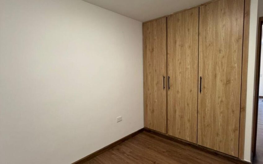 Casa de dos niveles para la Venta en la Avenida 19 norte