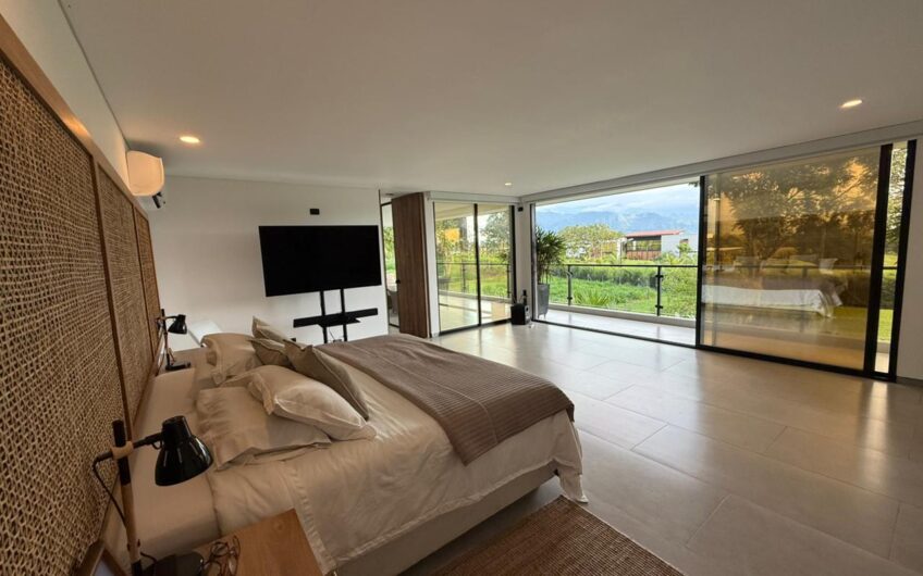 Exclusiva Casa Campestre para la Venta en Sector Aeropuerto de Armenia
