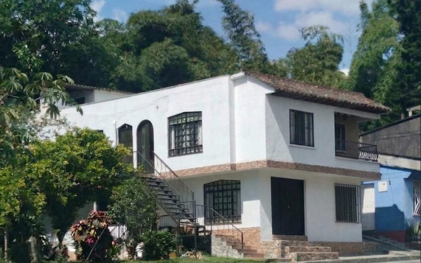Casa esquinera para la Venta con local comercial y 2 apartaestudios – Alta rentabilidad en Mercedes del Norte