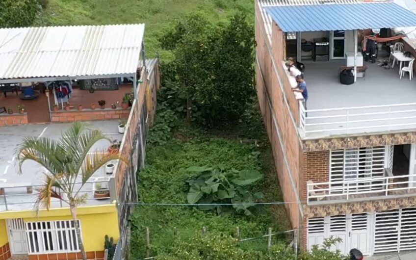 Lote en venta – Avenida Centenario