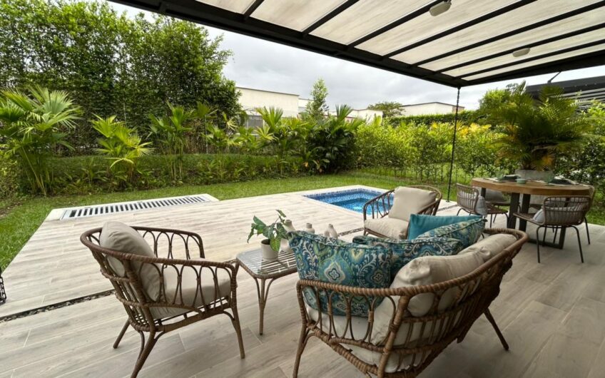 Hermosa Casa Campestre para la Venta en Condominio Campestre Sector el Caimo