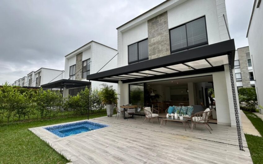 Hermosa Casa Campestre para la Venta en Condominio Campestre Sector el Caimo