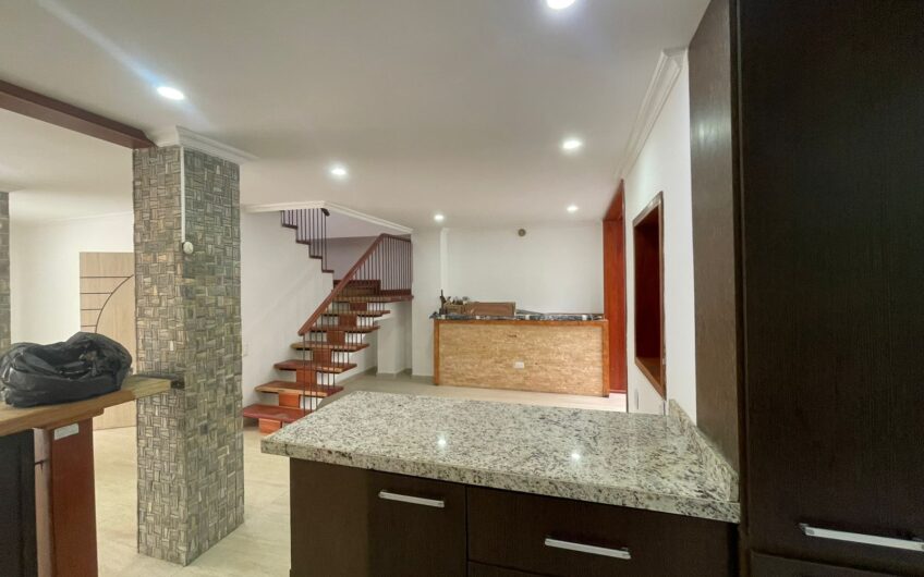 Casa en Conjunto Cerrado para Venta en la Avenida 19 norte