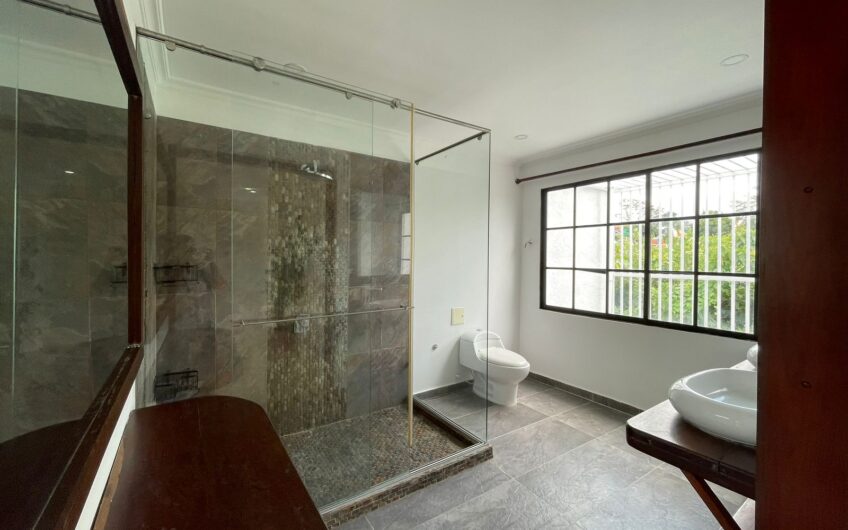 Casa en Conjunto Cerrado para Venta en la Avenida 19 norte