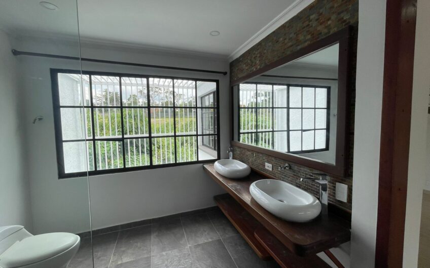 Casa en Conjunto Cerrado para Venta en la Avenida 19 norte