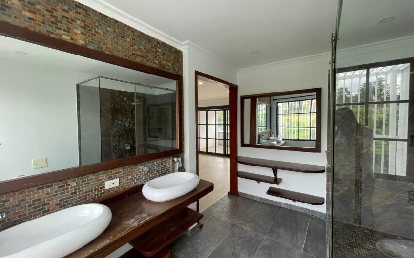 Casa en Conjunto Cerrado para Venta en la Avenida 19 norte