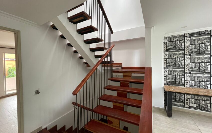 Casa en Conjunto Cerrado para Venta en la Avenida 19 norte