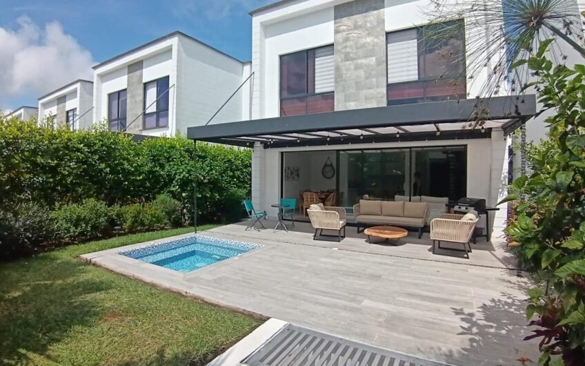 Casa Campestre de dos niveles para la Venta vía al Caimo