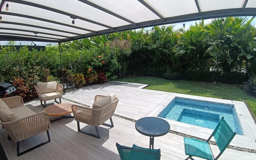 Casa Campestre de dos niveles para la Venta vía al Caimo