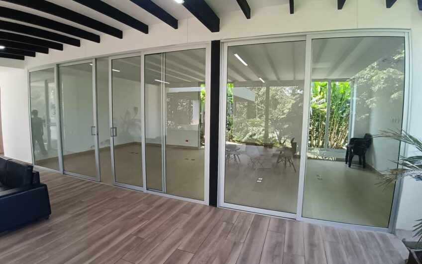 Casa Campestre de dos niveles para la Venta vía al Caimo