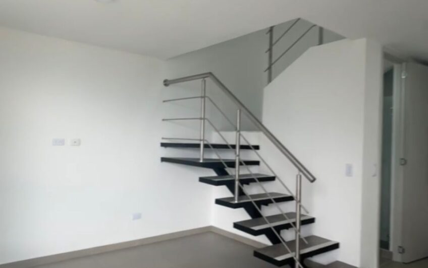 Casa de dos niveles para la Venta en Oro Negro al norte de Armenia