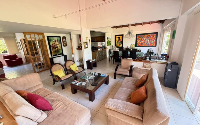 Casa Campestre en Conjunto Cerrado para la Venta en el Sector del Club Campestre