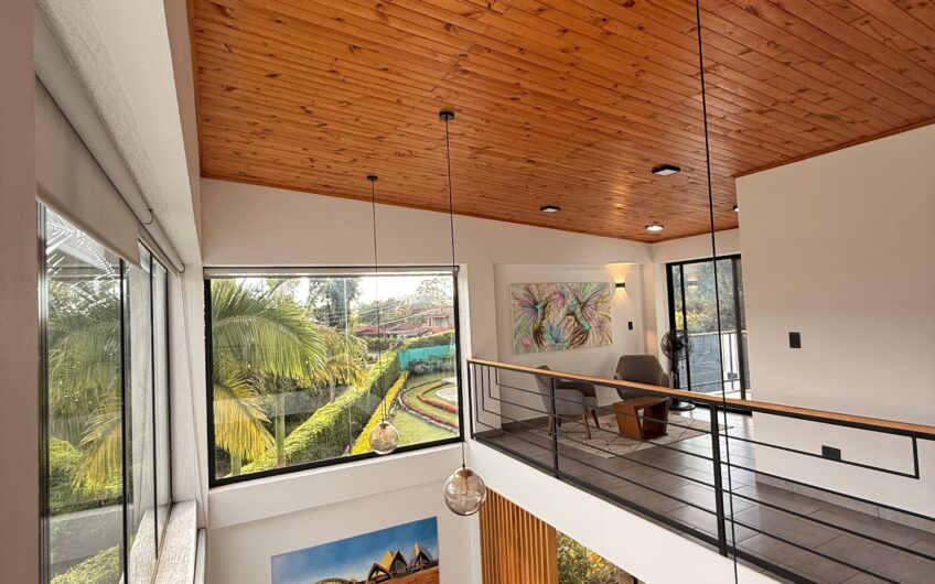 Casa Campestre para la Venta en la Avenida Centenario