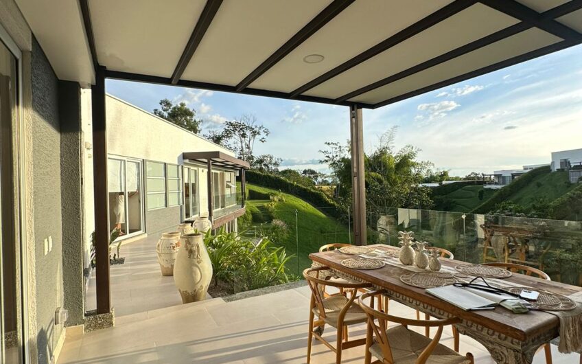 Hermosa Casa Campestre para la Venta – Vía al Caimo Aeropuerto