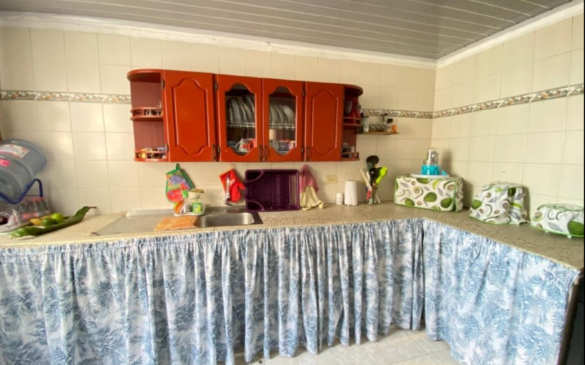 Casa Bifamiliar para la Venta en Ciudad Dorada