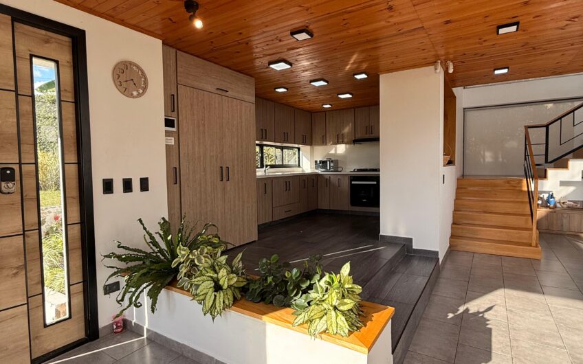 Casa Campestre para la Venta en la Avenida Centenario