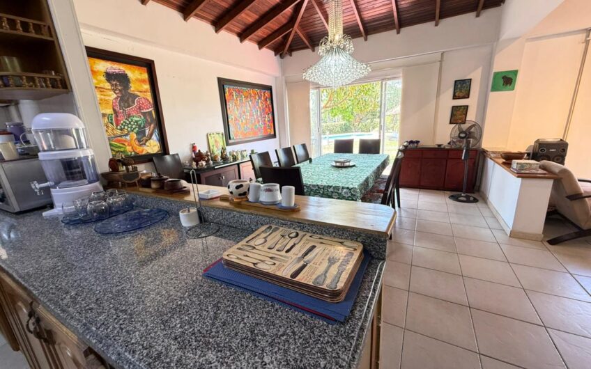 Casa Campestre en Conjunto Cerrado para la Venta en el Sector del Club Campestre