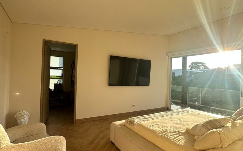 Hermosa Casa Campestre para la Venta – Vía al Caimo Aeropuerto