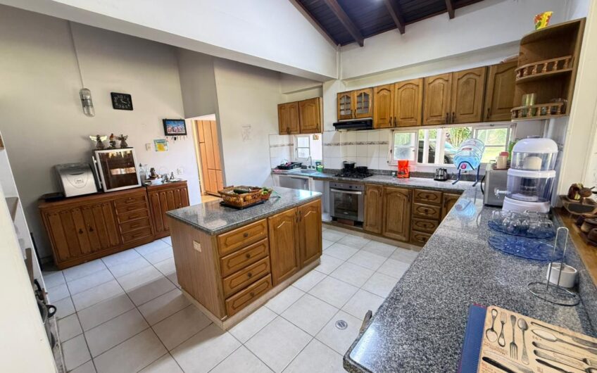 Casa Campestre en Conjunto Cerrado para la Venta en el Sector del Club Campestre