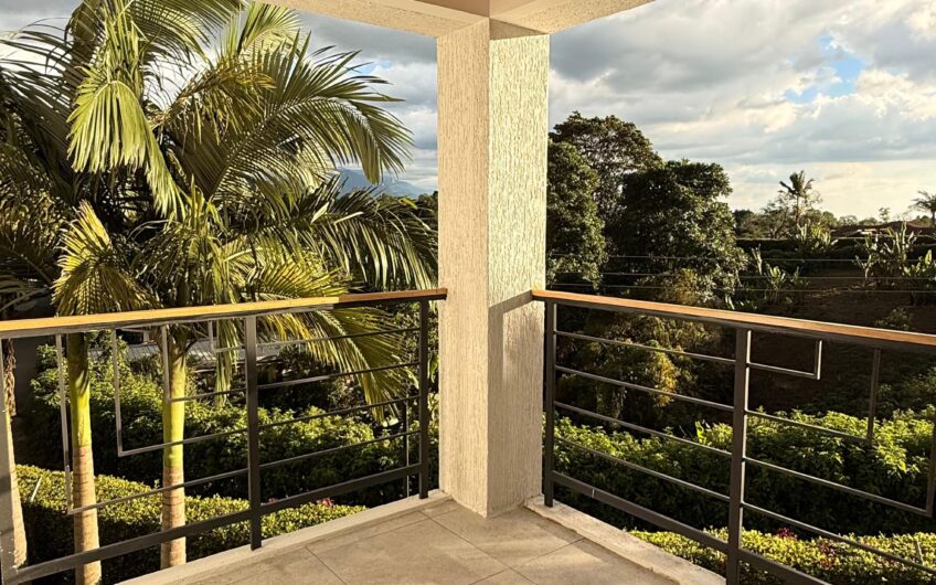 Casa Campestre para la Venta en la Avenida Centenario