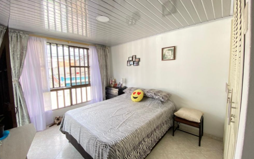 Casa Bifamiliar para la Venta en Ciudad Dorada