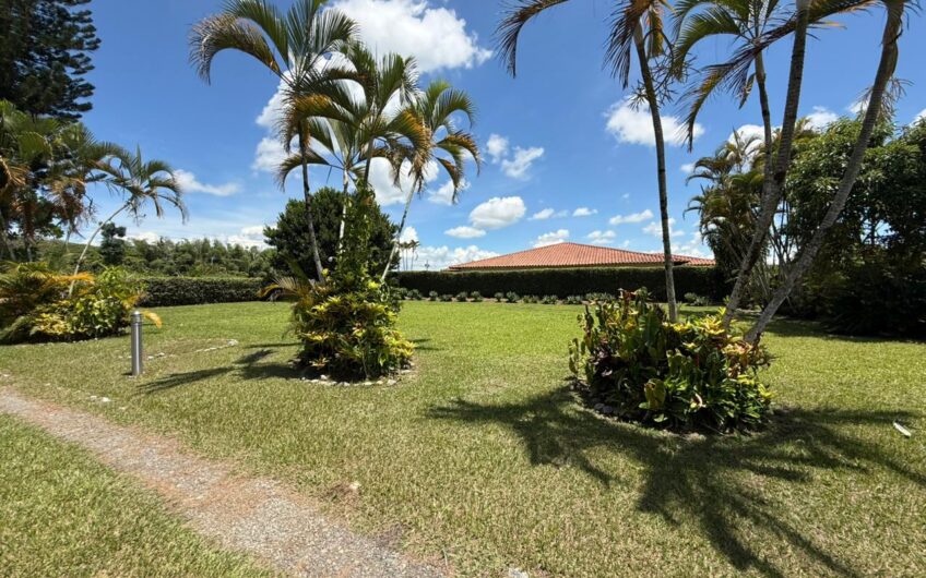 Casa Campestre en Conjunto Cerrado para la Venta en el Sector del Club Campestre