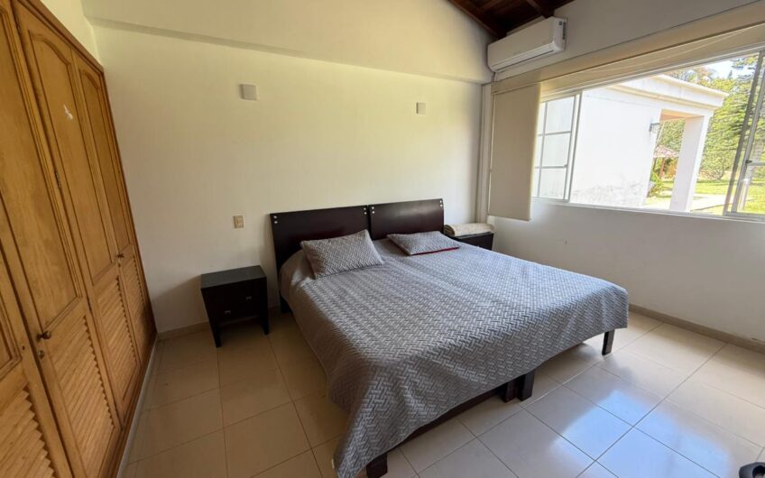 Casa Campestre en Conjunto Cerrado para la Venta en el Sector del Club Campestre