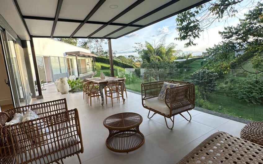 Hermosa Casa Campestre para la Venta – Vía al Caimo Aeropuerto