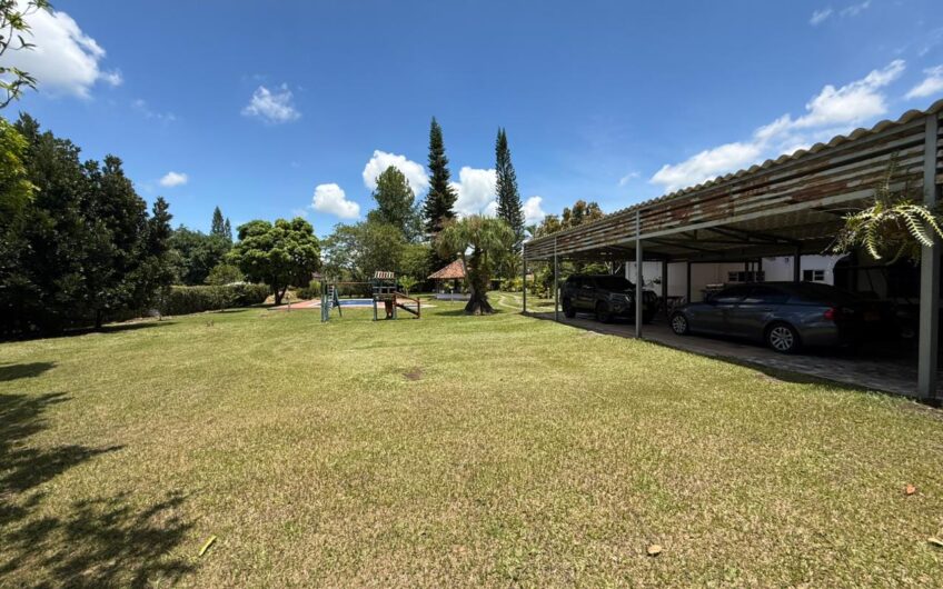 Casa Campestre en Conjunto Cerrado para la Venta en el Sector del Club Campestre