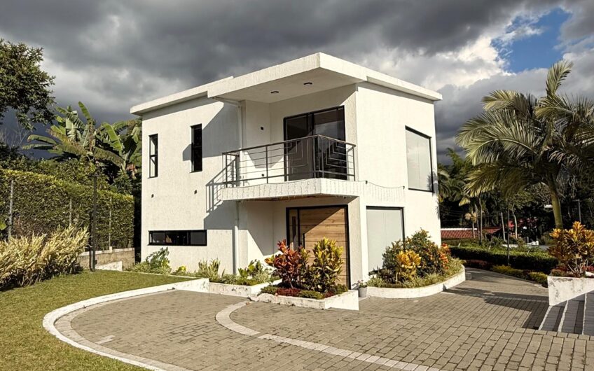 Casa Campestre para la Venta en la Avenida Centenario