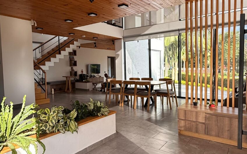 Casa Campestre para la Venta en la Avenida Centenario