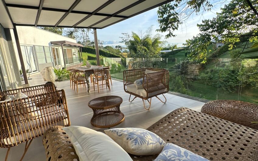 Hermosa Casa Campestre para la Venta – Vía al Caimo Aeropuerto