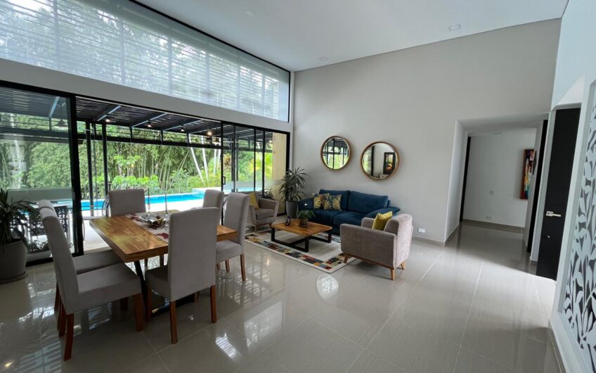 Hermosa Casa Campestre para la Venta Vía al Valle