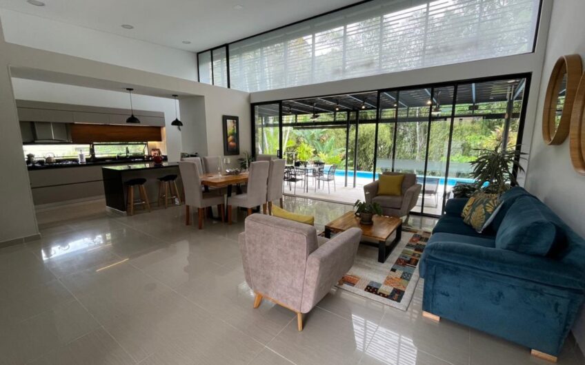 Hermosa Casa Campestre para la Venta Vía al Valle