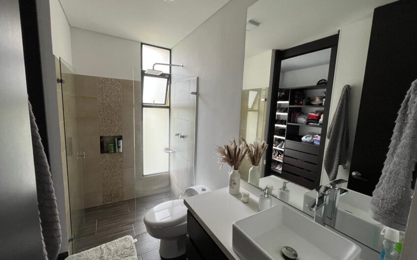 Hermosa Casa Campestre para la Venta Vía al Valle