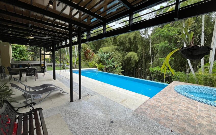 Hermosa Casa Campestre para la Venta Vía al Valle