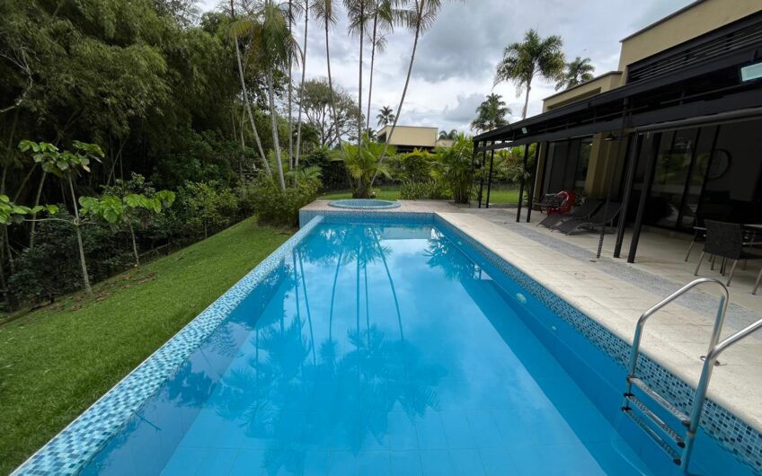 Hermosa Casa Campestre para la Venta Vía al Valle