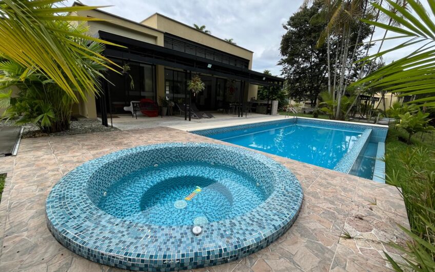 Hermosa Casa Campestre para la Venta Vía al Valle
