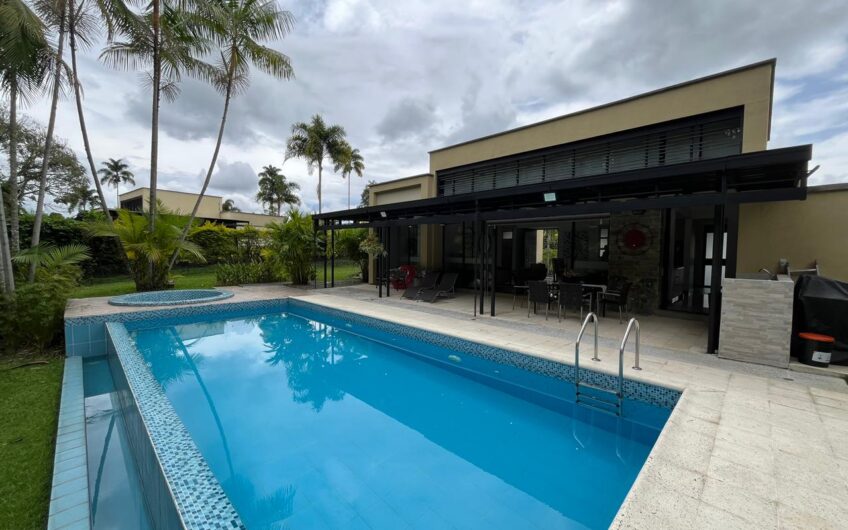 Hermosa Casa Campestre para la Venta Vía al Valle