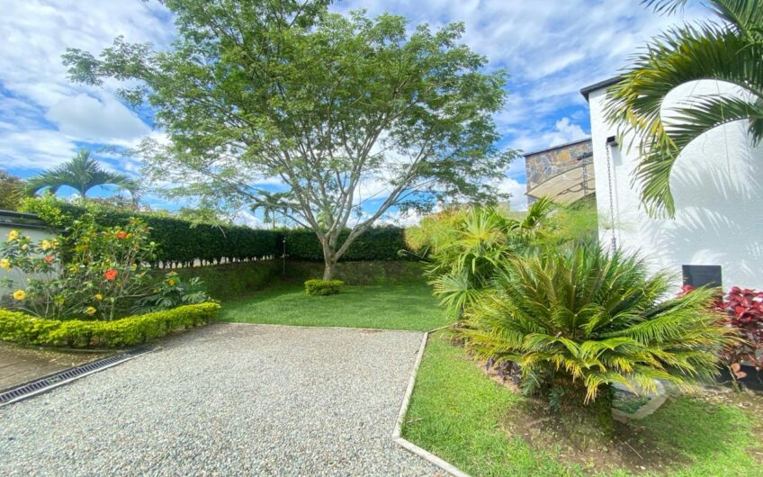 Casa Campestre en Condominio para Arriendo en el Caimo