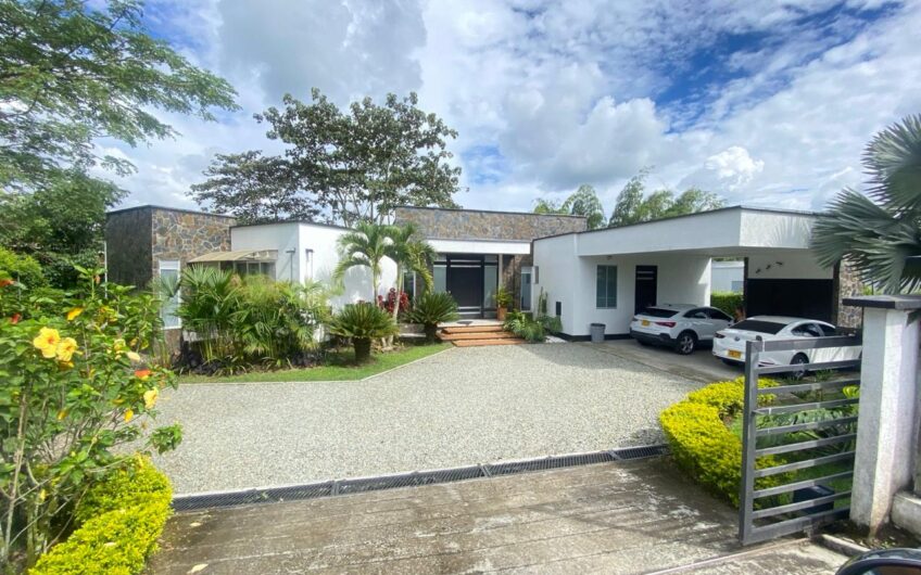 Casa Campestre en Condominio para Arriendo en el Caimo