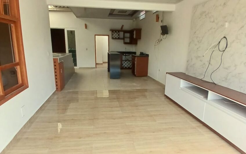Casa de dos niveles en Venta al norte de Granada, Meta